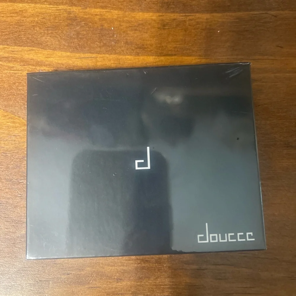 Doucce Elegant Black Cosmetic Case